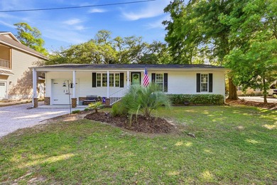 Beach Home For Sale in Pawleys Island, South Carolina