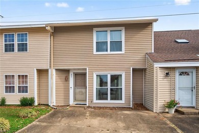 Beach Townhome/Townhouse For Sale in Virginia Beach, Virginia