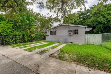 Beach Townhome/Townhouse For Sale in Miami, Florida