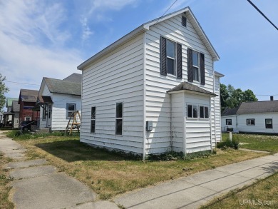 Beach Home Sale Pending in Manistique, Michigan