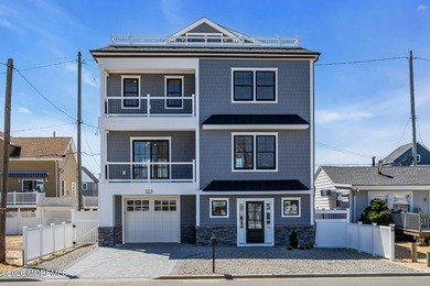 Beach Home For Sale in Ortley Beach, New Jersey