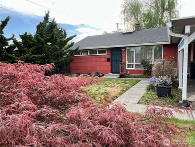 Beach Home For Sale in Seattle, Washington