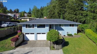 Beach Home For Sale in Astoria, Oregon