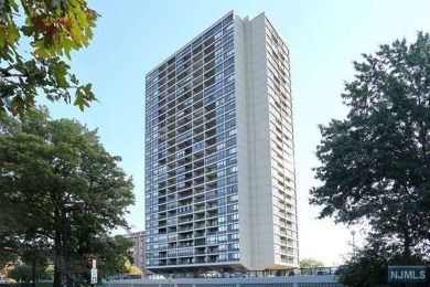 Beach Apartment For Sale in Fort Lee, New Jersey