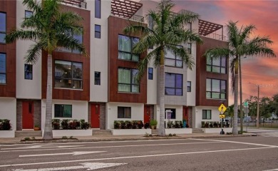 Beach Townhome/Townhouse Sale Pending in St. Petersburg, Florida