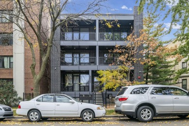 Beach Townhome/Townhouse For Sale in Chicago, Illinois