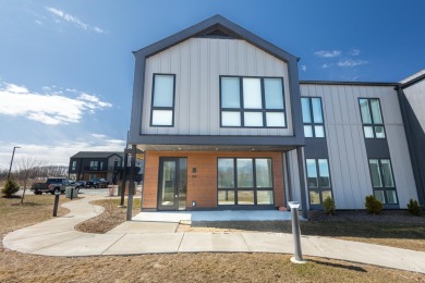 Beach Condo For Sale in Oak Creek, Wisconsin