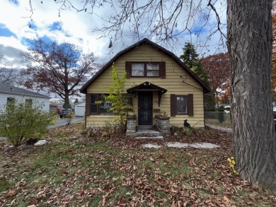 Beach Home For Sale in Winthrop Harbor, Illinois