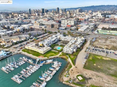 Beach Condo For Sale in Oakland, California
