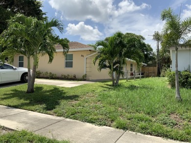 Beach Townhome/Townhouse For Sale in Riviera Beach, Florida