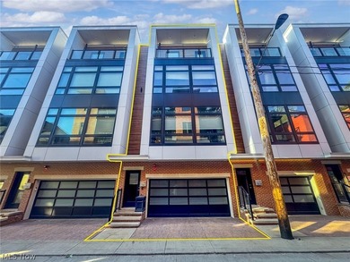 Beach Townhome/Townhouse For Sale in Cleveland, Ohio