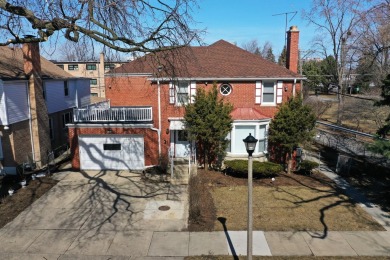 Beach Home Sale Pending in Skokie, Illinois