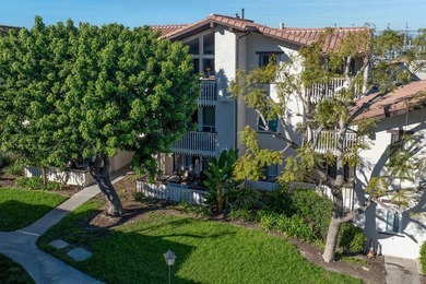 Beach Condo For Sale in Huntington Beach, California