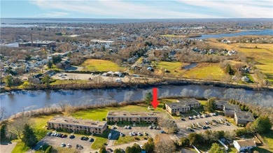 Beach Condo Active Under Contract in Warren, Rhode Island