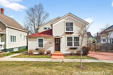 Beach Home For Sale in Grand Haven, Michigan