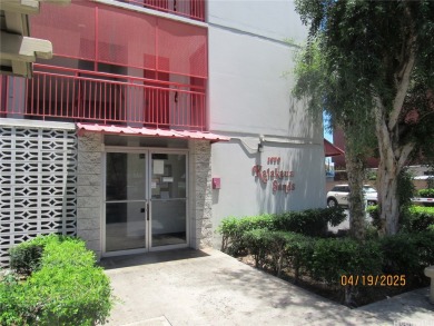 Beach Condo For Sale in Honolulu, Hawaii