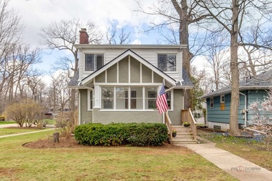Beach Home Active Under Contract in Lake Bluff, Illinois