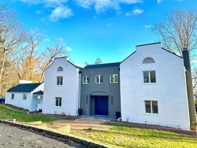 Beach Home For Sale in Centre Island, New York