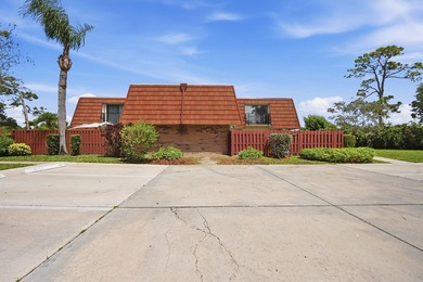 Beach Townhome/Townhouse Active Under Contract in Delray Beach, Florida