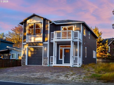 Beach Home For Sale in Pacificcity, Oregon