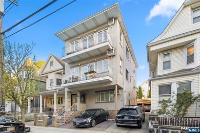 Beach Home For Sale in Weehawken, New Jersey