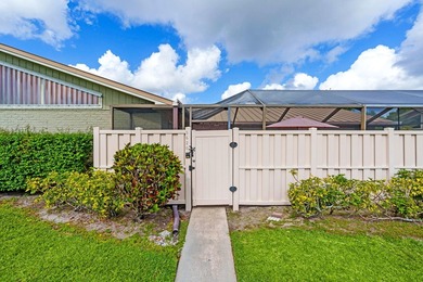 Beach Townhome/Townhouse Active Under Contract in Palm Beach Gardens, Florida