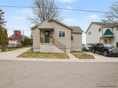 Beach Home For Sale in Muskegon, Michigan
