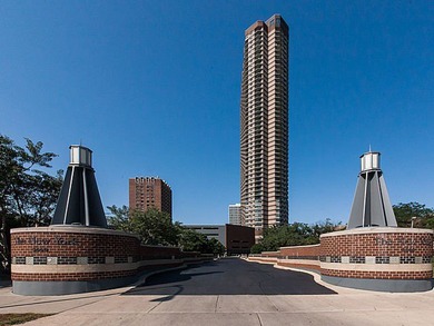 Beach Condo Active Under Contract in Chicago, Illinois