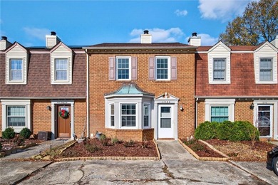 Townhome/Townhouse For Sale in Chesapeake image photo picture