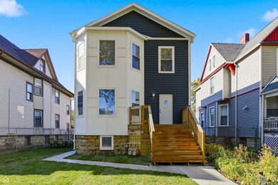 Beach Home For Sale in Chicago, Illinois