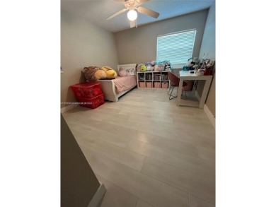 Beach Condo For Sale in Tamarac, Florida