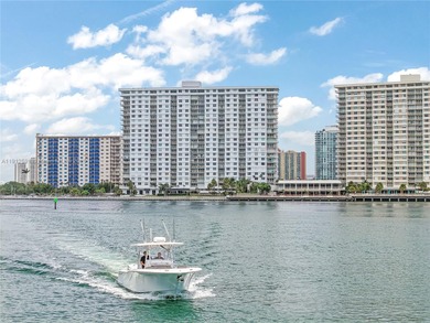 Beach Condo For Sale in Sunny Isles Beach, Florida