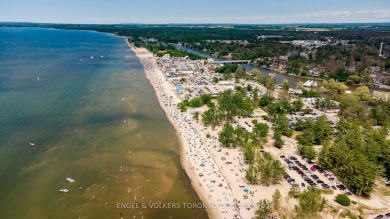 Beach Home For Sale in Wasaga Beach, 