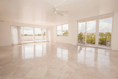 Beach Condo For Sale in Lantana, Florida