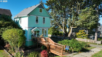 Beach Home For Sale in Astoria, Oregon