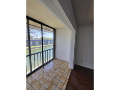 Beach Condo For Sale in Tamarac, Florida