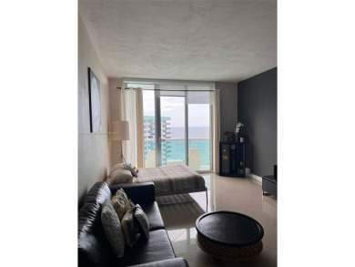 Beach Condo For Sale in Hollywood, Florida