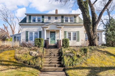 Beach Home For Sale in Saint Joseph, Michigan