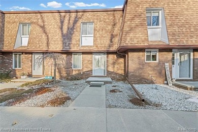 Beach Condo For Sale in Fort Gratiot, Michigan