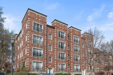 Beach Condo Active Under Contract in Evanston, Illinois