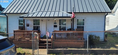 Beach Home For Sale in Gardiner, Oregon
