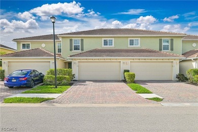 Beach Townhome/Townhouse For Sale in Fort Myers, Florida