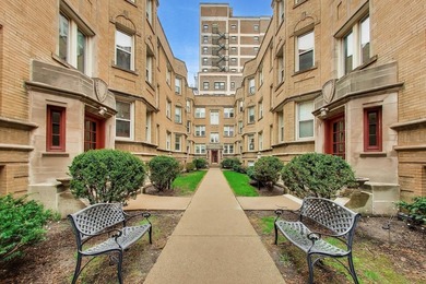 Beach Condo For Sale in Chicago, Illinois