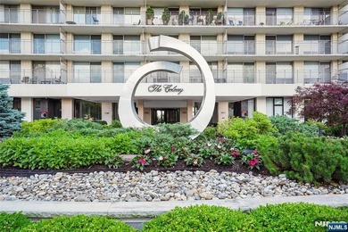 Beach Home For Sale in Fort Lee, New Jersey