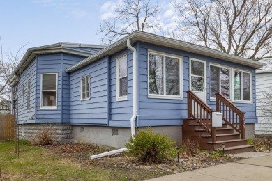 Beach Home Sale Pending in Saint Joseph, Michigan