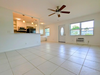 Beach Condo For Sale in West Palm Beach, Florida