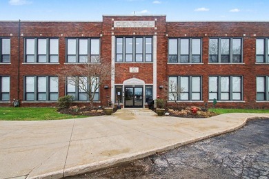 Beach Condo For Sale in South Haven, Michigan
