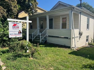 Beach Home Sale Pending in Sea Cliff, New York