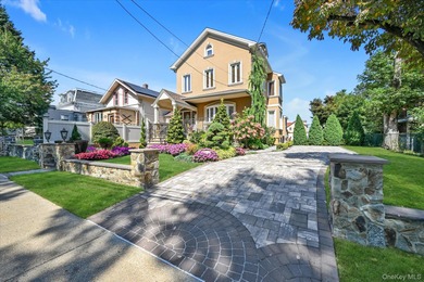 Beach Home For Sale in Whitestone, New York