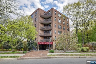 Beach Condo For Sale in Fort Lee, New Jersey